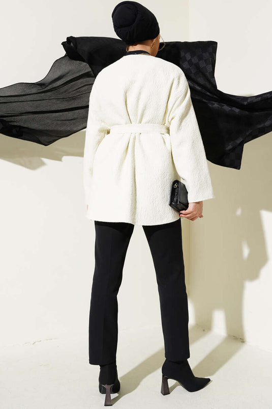 Veste ceinturée à paillettes écru