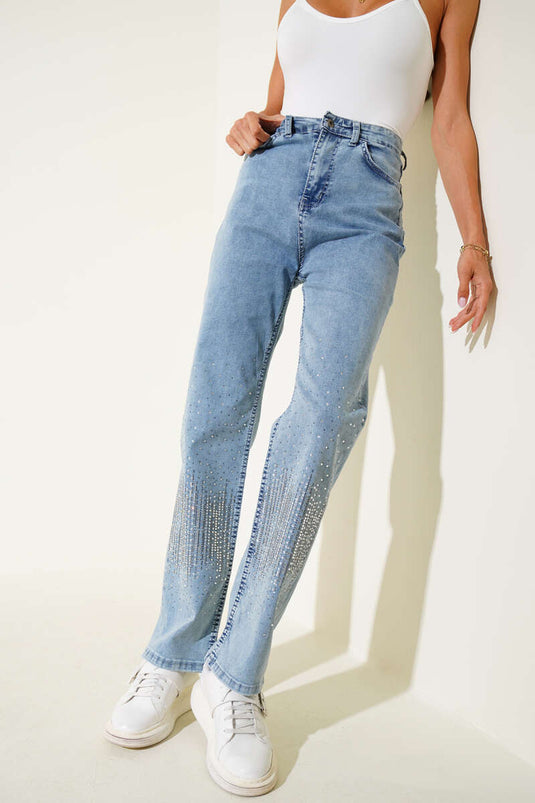 بنطلون جينز واسع الساقين مزين بصف من الأحجار، لون أبيض ثلجي