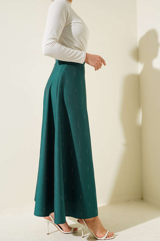 تنورة حجرية من الترتر باللون الأخضر