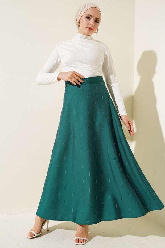 تنورة حجرية من الترتر باللون الأخضر