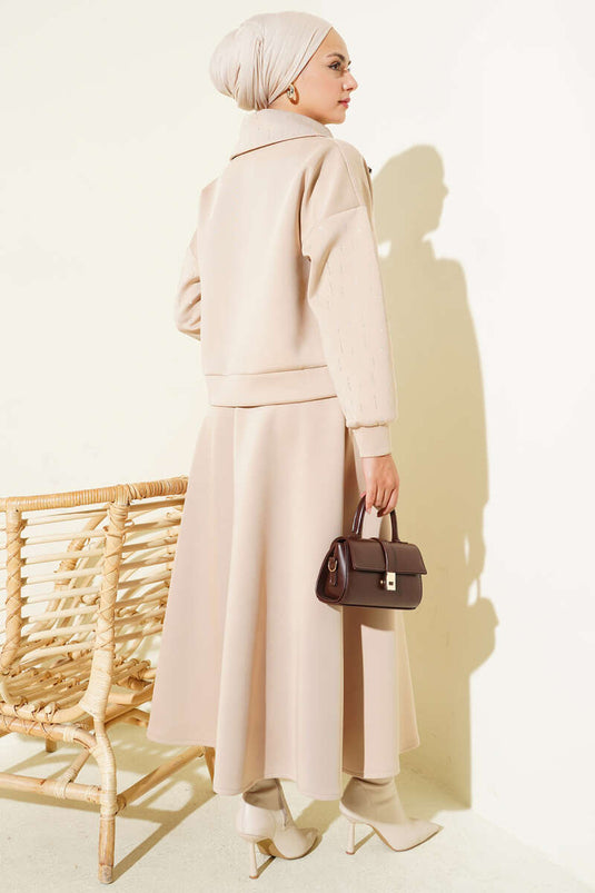 Beiges zweiteiliges Scuba-Set mit verziertem Rock