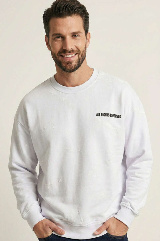 قميص رجالي بأكمام طويلة مطبوع وبارز على الظهر أبيض