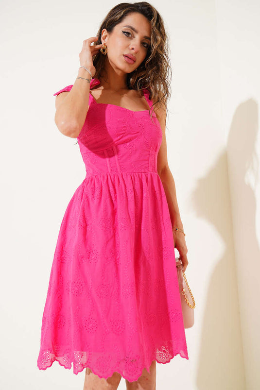 Kleid mit Reißverschluss hinten, bestickt, fuchsia