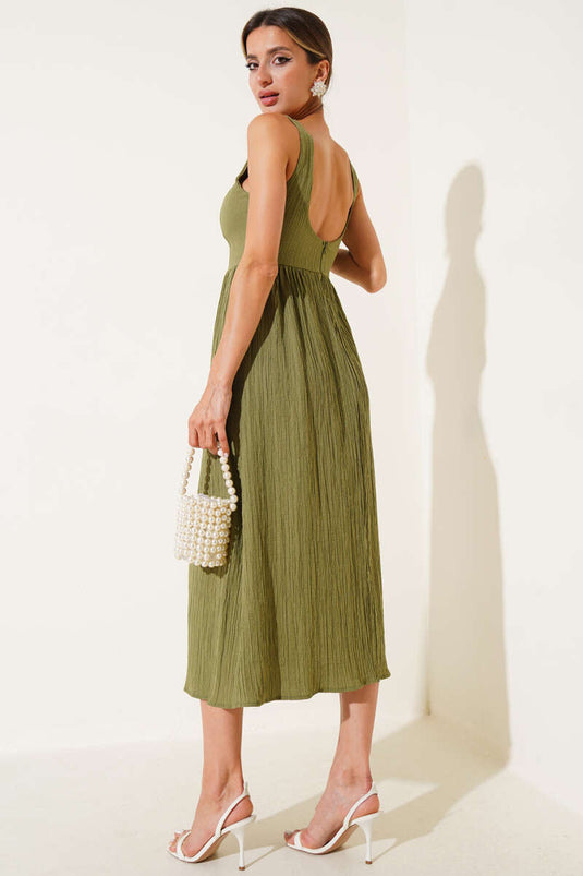 Kleid mit U-Ausschnitt hinten in Salbeigrün