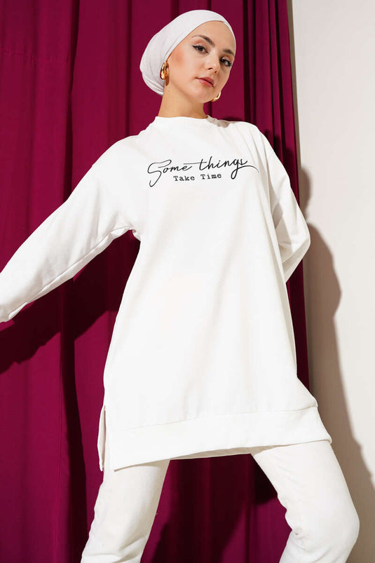 سترة بيضاء مطبوعة بحبلين