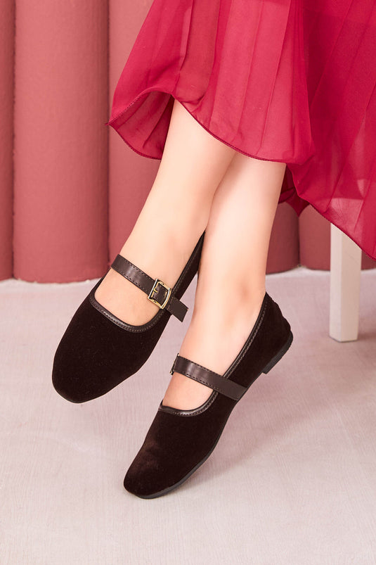 Ballerine Mary Jane marron à boucle dorée en daim