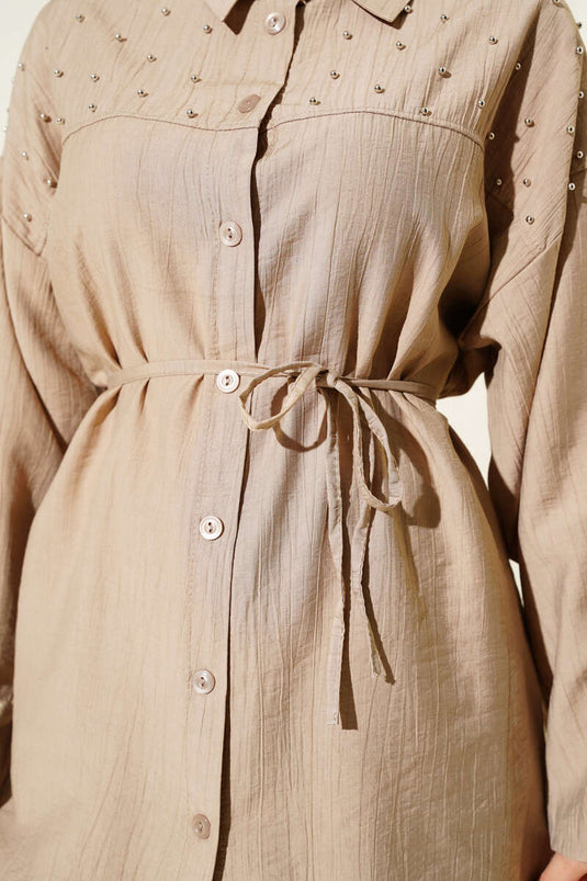 بدلة من قطعتين من فرو المنك مزينة بحبل وحزام