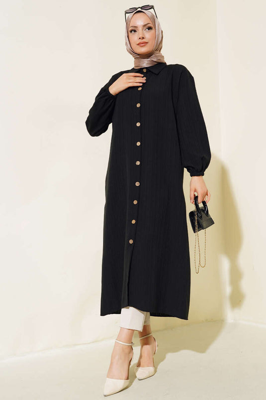 Camicia lunga nera con bottoni in legno e corteccia d'albero