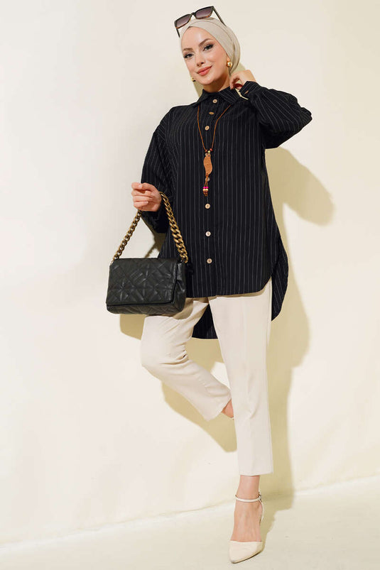 قميص مخطط بأزرار خشبية باللون الأسود