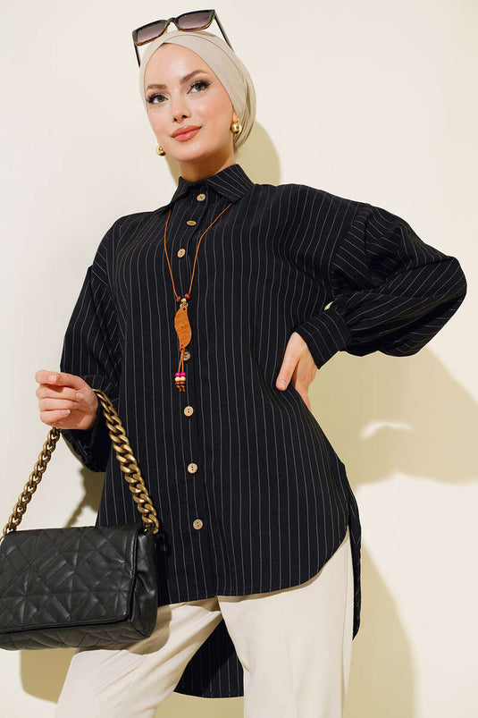 قميص مخطط بأزرار خشبية باللون الأسود