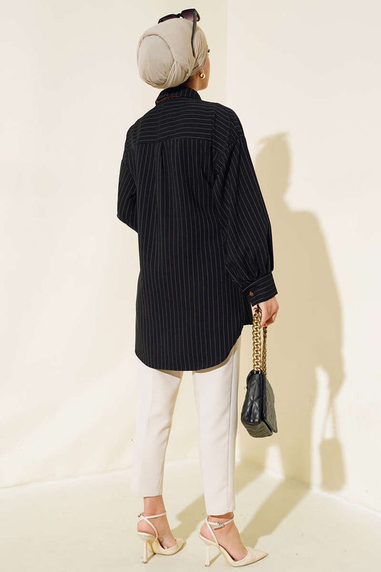 قميص مخطط بأزرار خشبية باللون الأسود