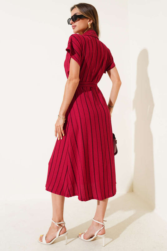 فستان مخطط بلون البرقوق بأزرار خشبية