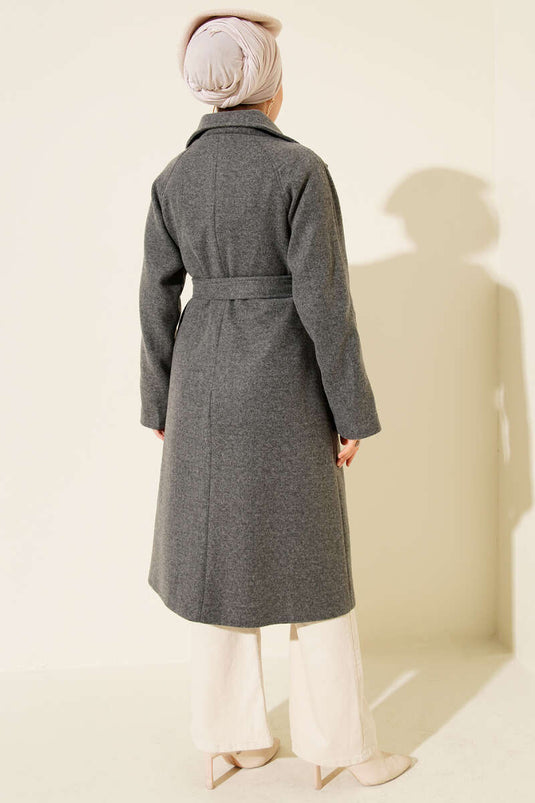 Zweireihiger Kaschmirmantel mit Holzknöpfen in Rauchfarbe
