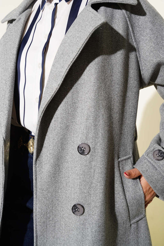 معطف تيد رمادي برقبة متقاطعة بأزرار خشبية