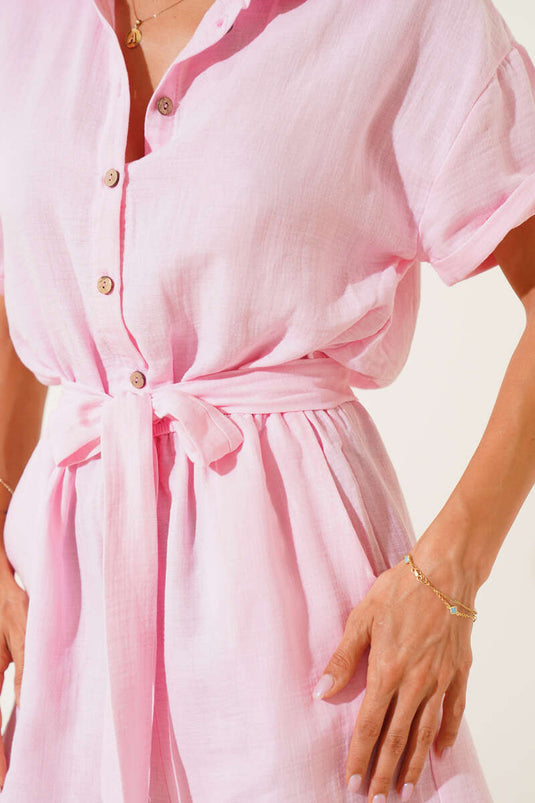 Combinaison rose courte avec boutons en bois et ceinture