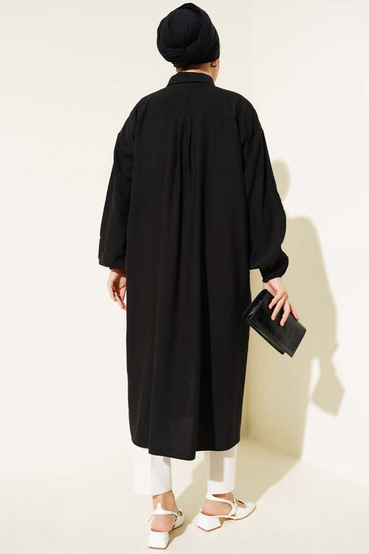 سترة طويلة بأزرار خشبية باللون الأسود