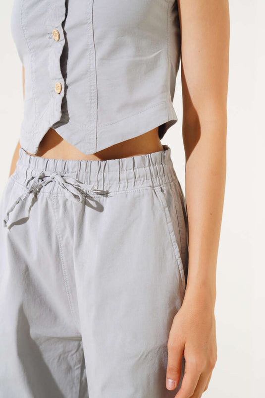 Costume deux pièces gris avec boutons en bois et gilet