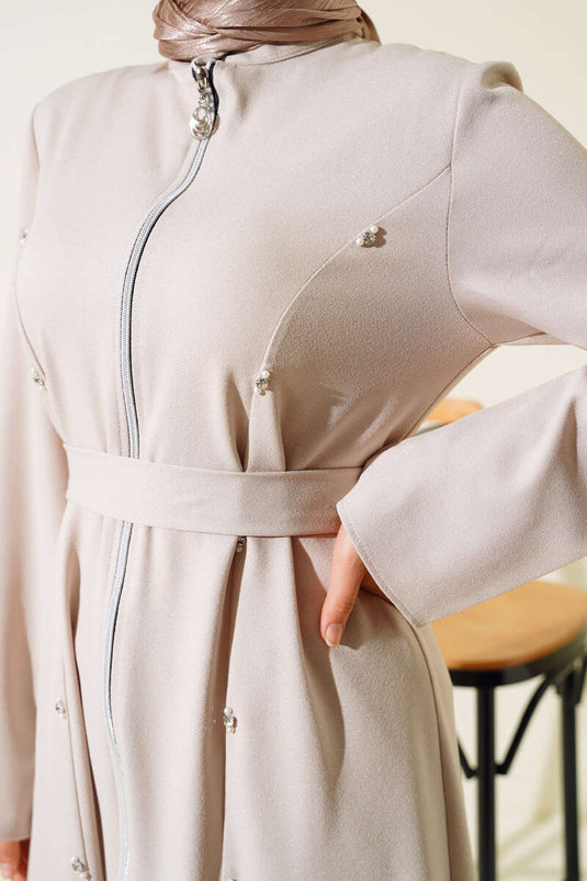 عباية بتفاصيل حجرية وسحاب