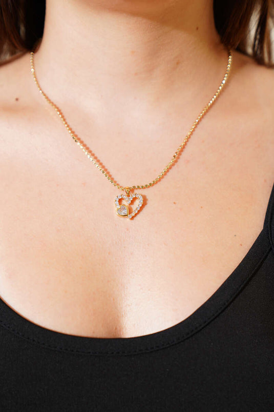 Collier en or orné d'un cœur et de pierres