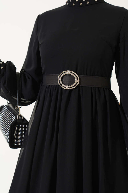 فستان شيفون بحزام وتفاصيل حجرية باللون الأسود