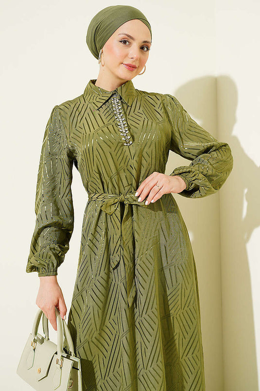 Robe jacquard ceinturée avec détails en pierre, vert avocat