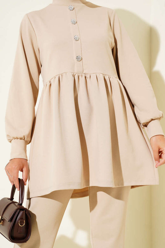 Ensemble deux pièces beige avec boutons en pierre