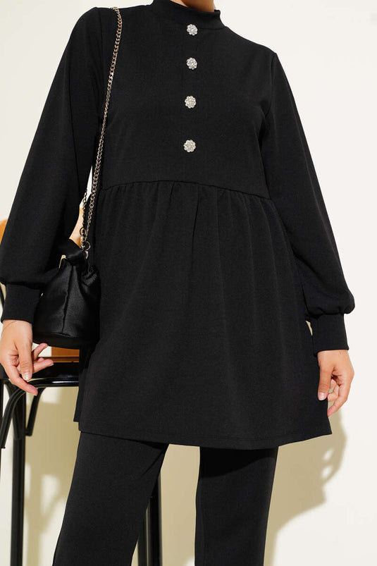 Costume deux pièces noir avec boutons en pierre