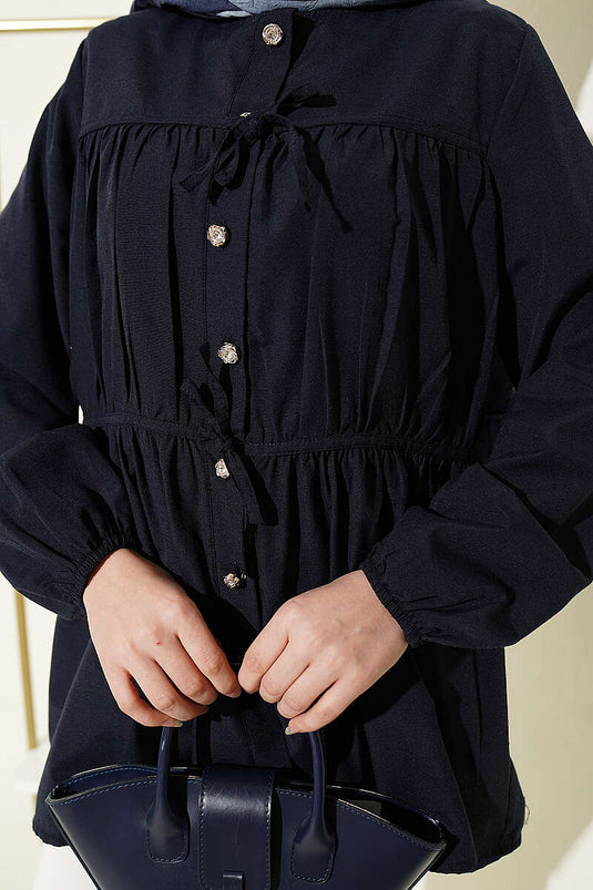 Camicia arricciata con bottoni in pietra blu scuro