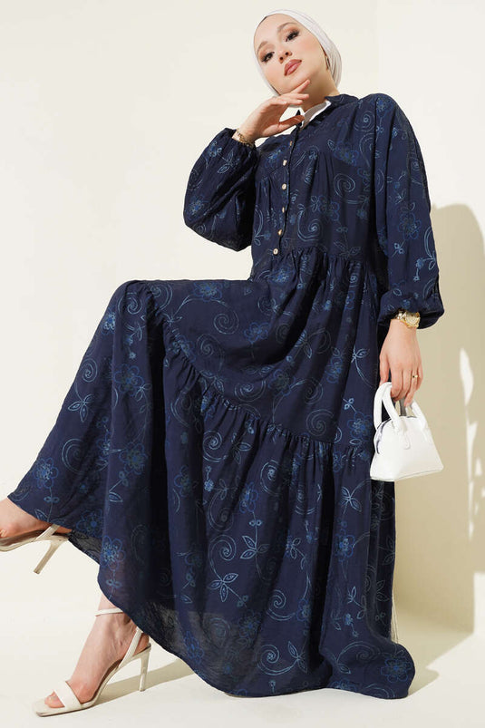 فستان أزرق داكن بنقشة زهور وأزرار حجرية
