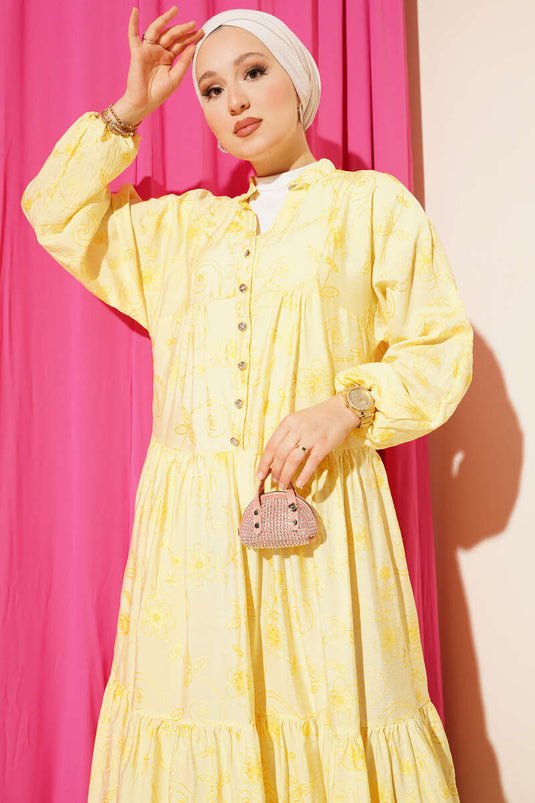 فستان أصفر بنقوش زهرية وأزرار حجرية