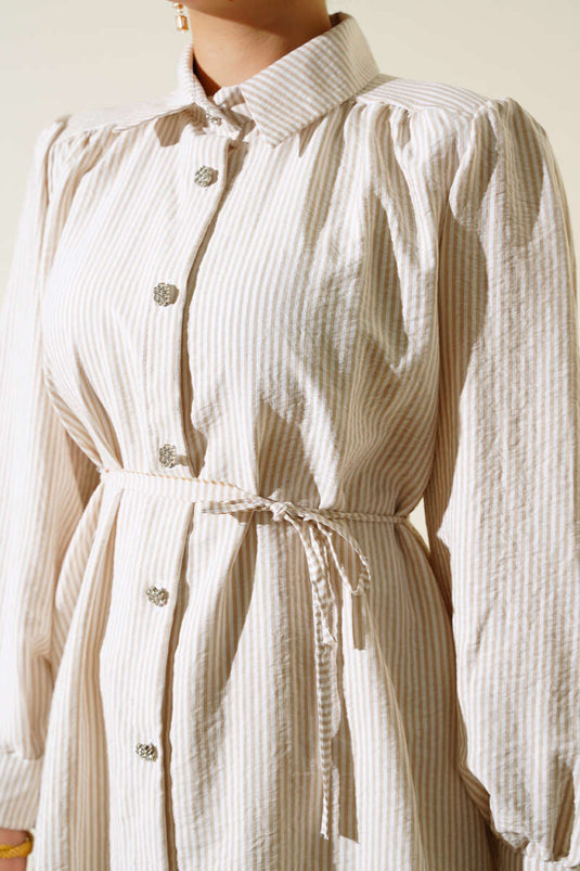 Gestreiftes Hemd mit Steinknöpfen in Beige