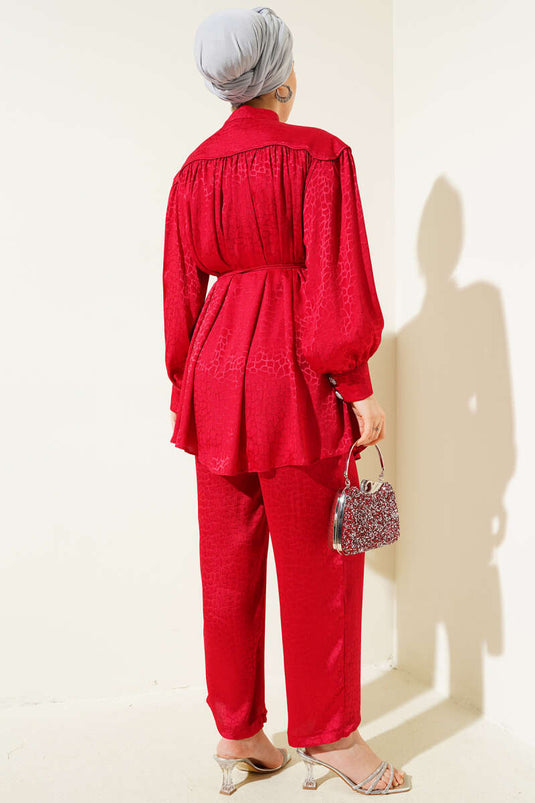 Ensemble deux pièces rouge en jacquard à motifs et boutons en pierre