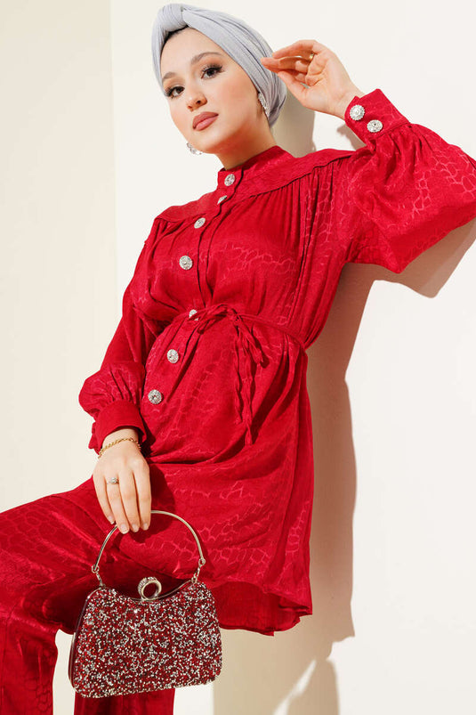 Ensemble deux pièces rouge en jacquard à motifs et boutons en pierre