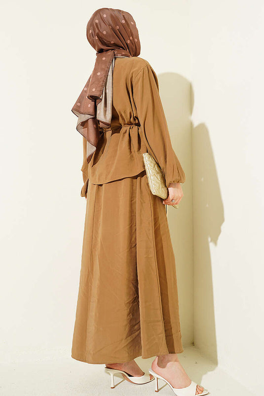 Ensemble à jupe en modal nervuré avec boutons en pierre, couleur tabac