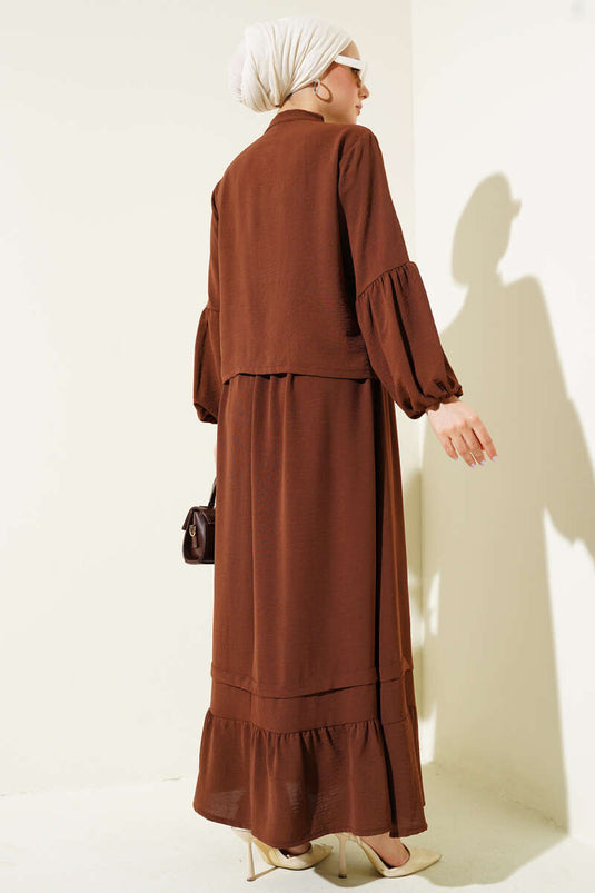 بدلة من قطعتين مع تنورة وأزرار حجرية، لون بني