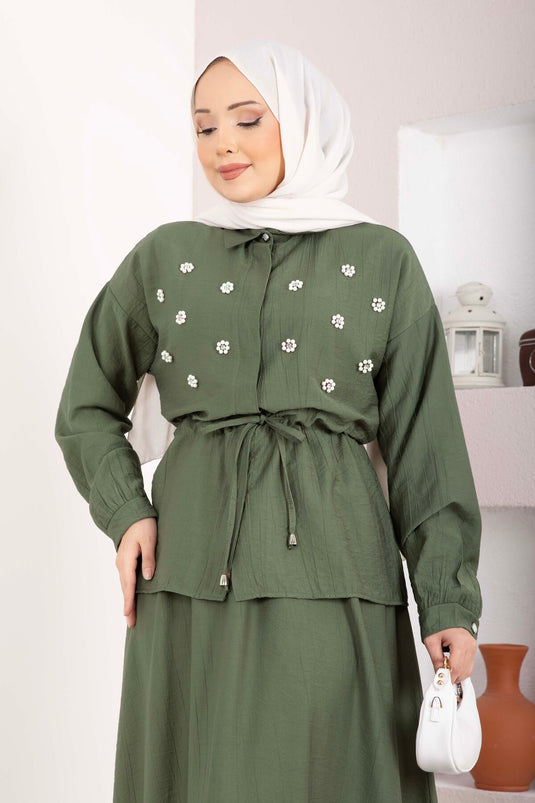 طقم بخصر مزخرف وتنورة بجيب بلون زيتي