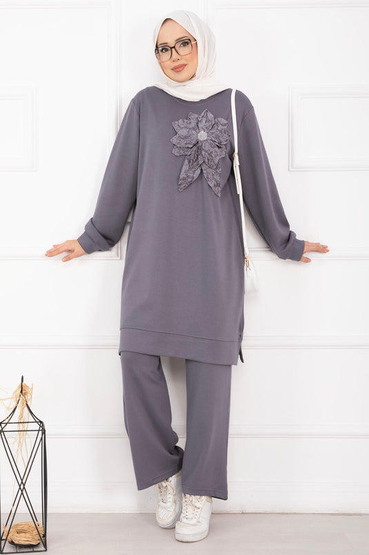 طقم تسيير محجبة مزخرف بنقش حجري وزهور باللون الرمادي