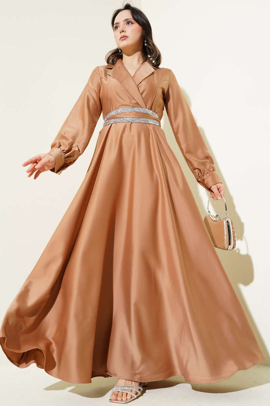 Taş Kuşaklı Kruvaze Yaka Saten Elbise Latte