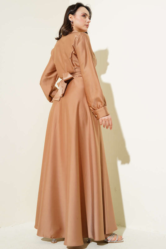 Taş Kuşaklı Kruvaze Yaka Saten Elbise Latte