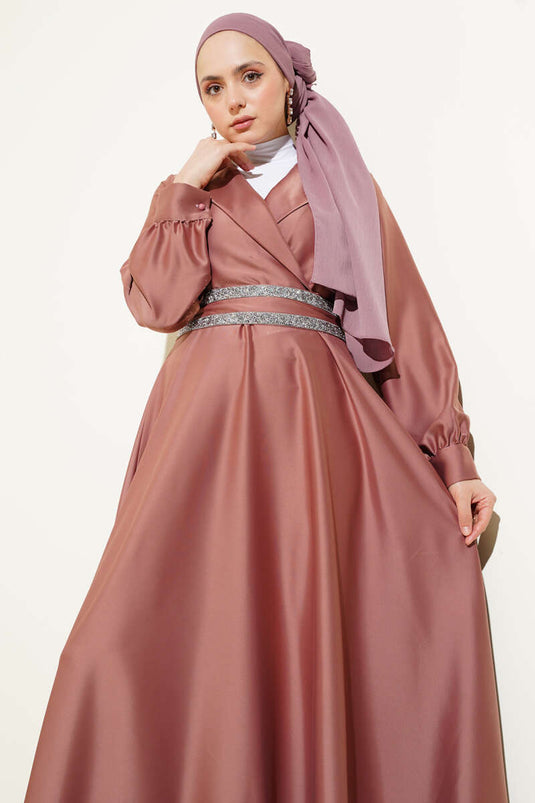 فستان ساتان مزدوج الصدر بحزام حجري