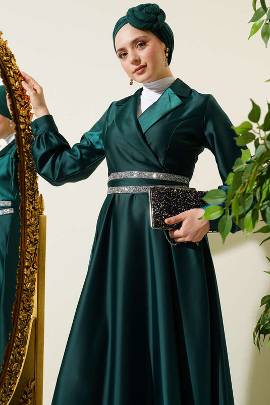 فستان ساتان مزدوج الصدر بحزام حجري، زمردي