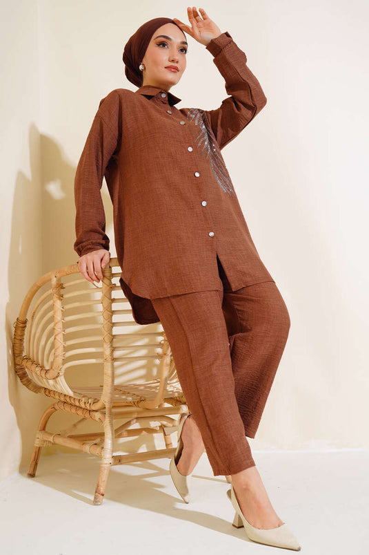 طقم مزدوج من الكتان مزين بالأحجار باللون البني