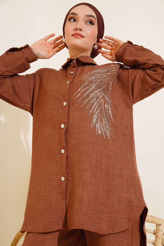 طقم مزدوج من الكتان مزين بالأحجار باللون البني