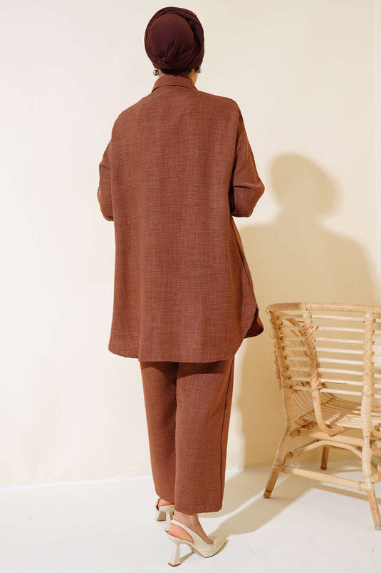 طقم مزدوج من الكتان مزين بالأحجار باللون البني