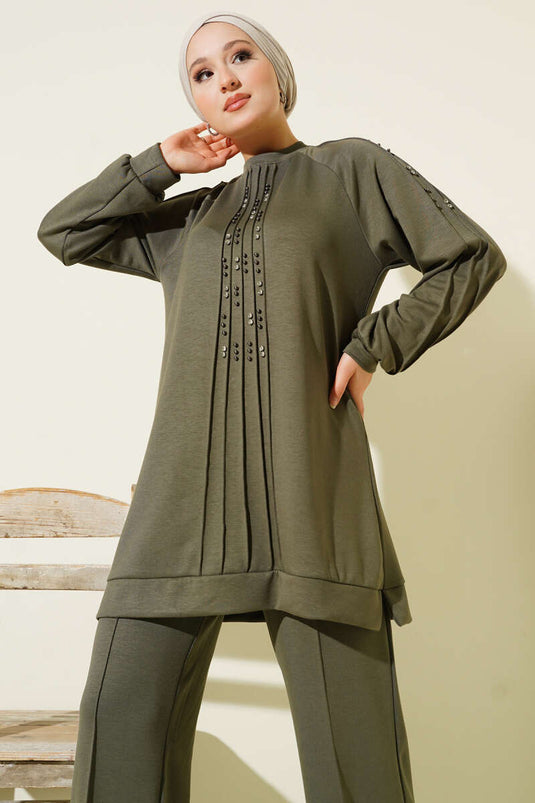 بدلة لويشا من قطعتين مزينة بالأحجار باللون الكاكي