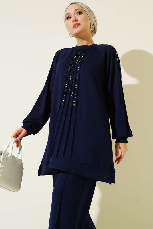 بدلة لويشا من قطعتين مزينة بالأحجار باللون الأزرق الداكن