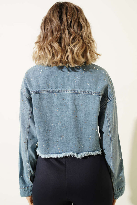 Giacca corta in denim con nappine e decorazioni in pietra