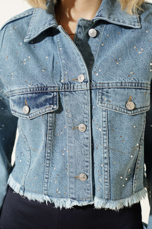 Giacca corta in denim con nappine e decorazioni in pietra