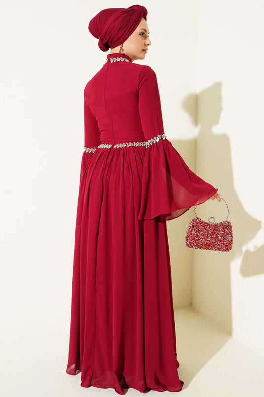 فستان سهرة شيفون مزين بحجر باللون القرمزي