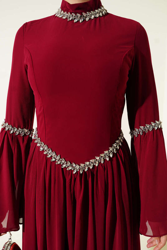 فستان سهرة شيفون مزين بحجر باللون القرمزي